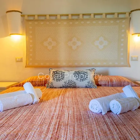 Secret View - 2 Beds - Wi-fi - Parking - By Coral Apartamento Porto Cervo